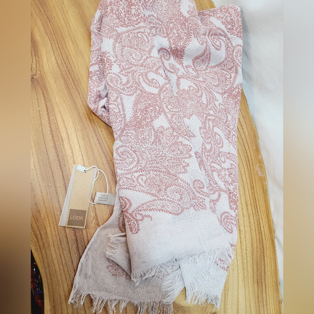 100% Cotton Rose Pink Paisley Scarf in On Linnen White NWT - Picture 3 of 4
